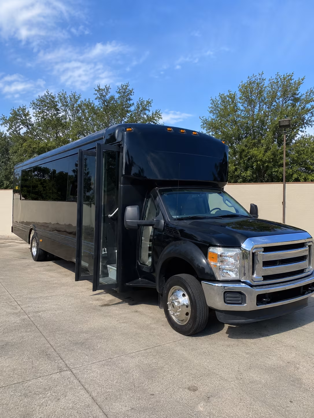 youngstown 20 passenger party bus